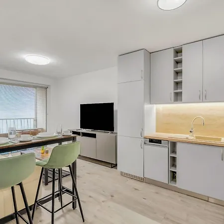 Modern Airport - Bts & Avion Mall Apartament