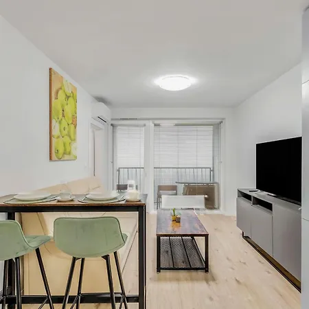 Modern Airport - Bts & Avion Mall * Bratysława