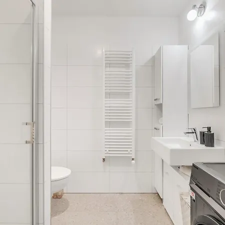 Modern Airport - Bts & Avion Mall Apartament