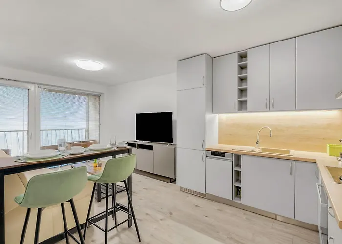 Modern Airport - Bts & Avion Mall Apartament