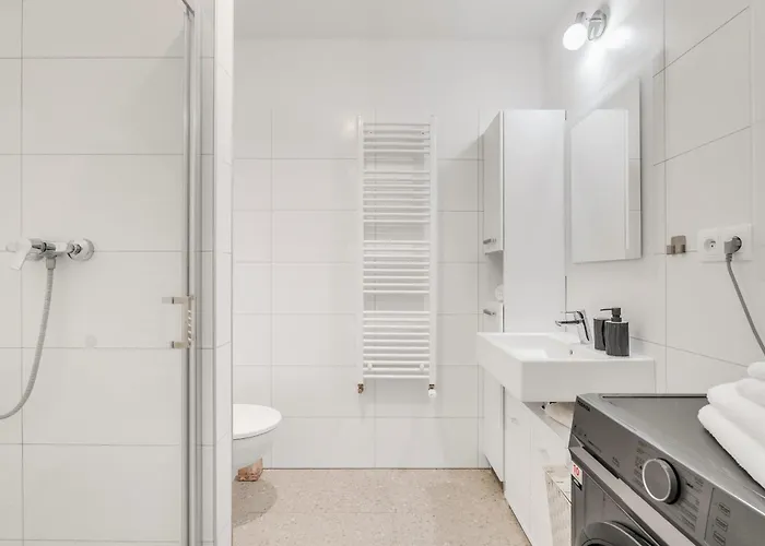 Modern Airport - Bts & Avion Mall Apartament