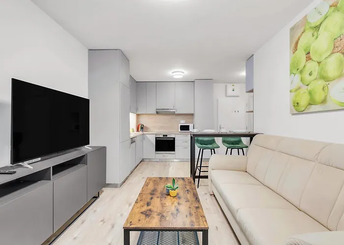 Modern Airport - Bts & Avion Mall Apartament