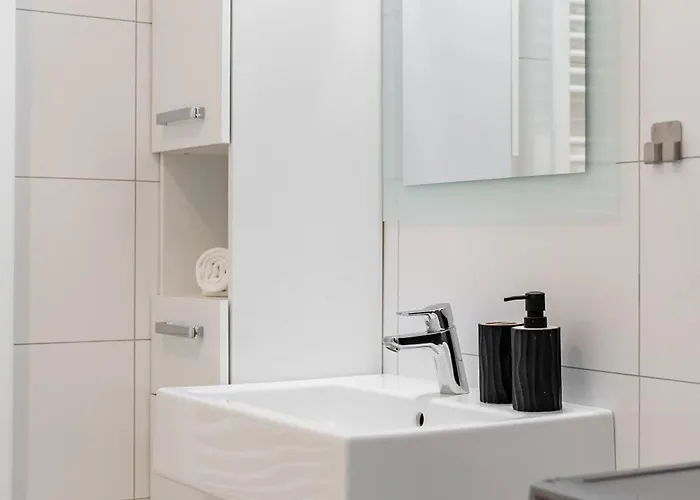 Modern Airport - Bts & Avion Mall Apartament