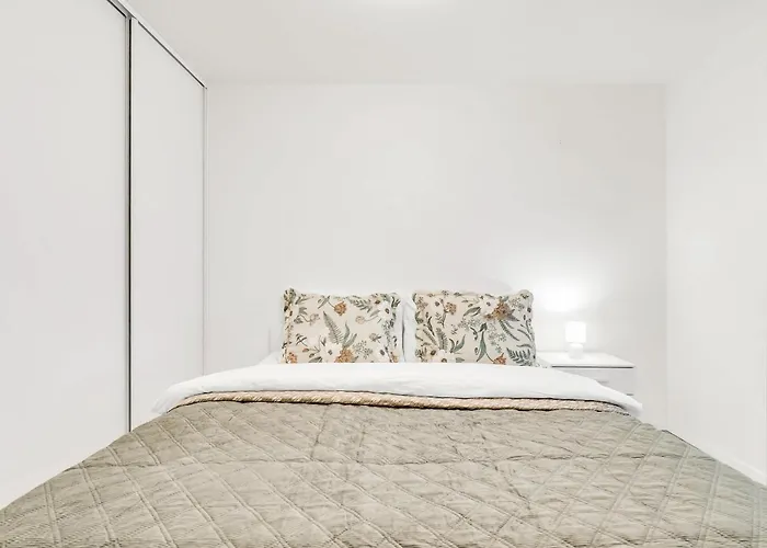 Modern Airport - Bts & Avion Mall * Bratysława